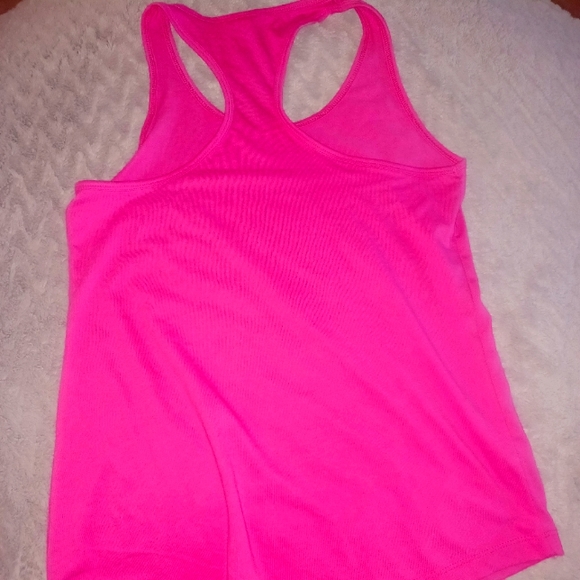 Bright pink "gloss boss" tank - Picture 3 of 3